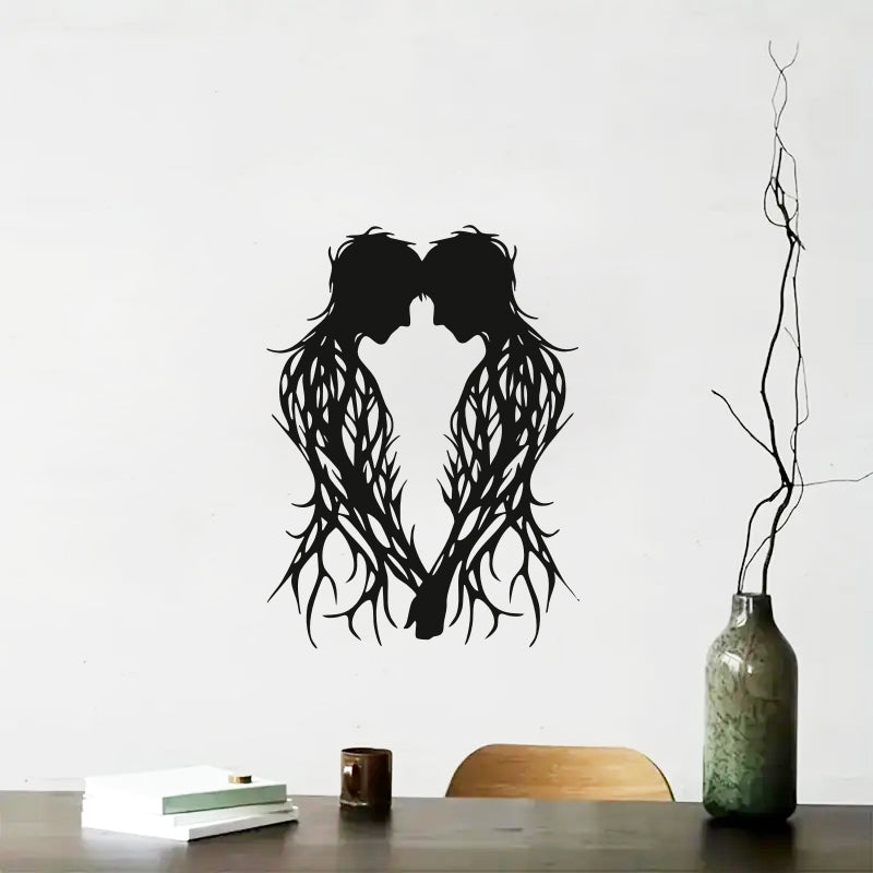 Coppia gay scolpita nell'Albero della Vita