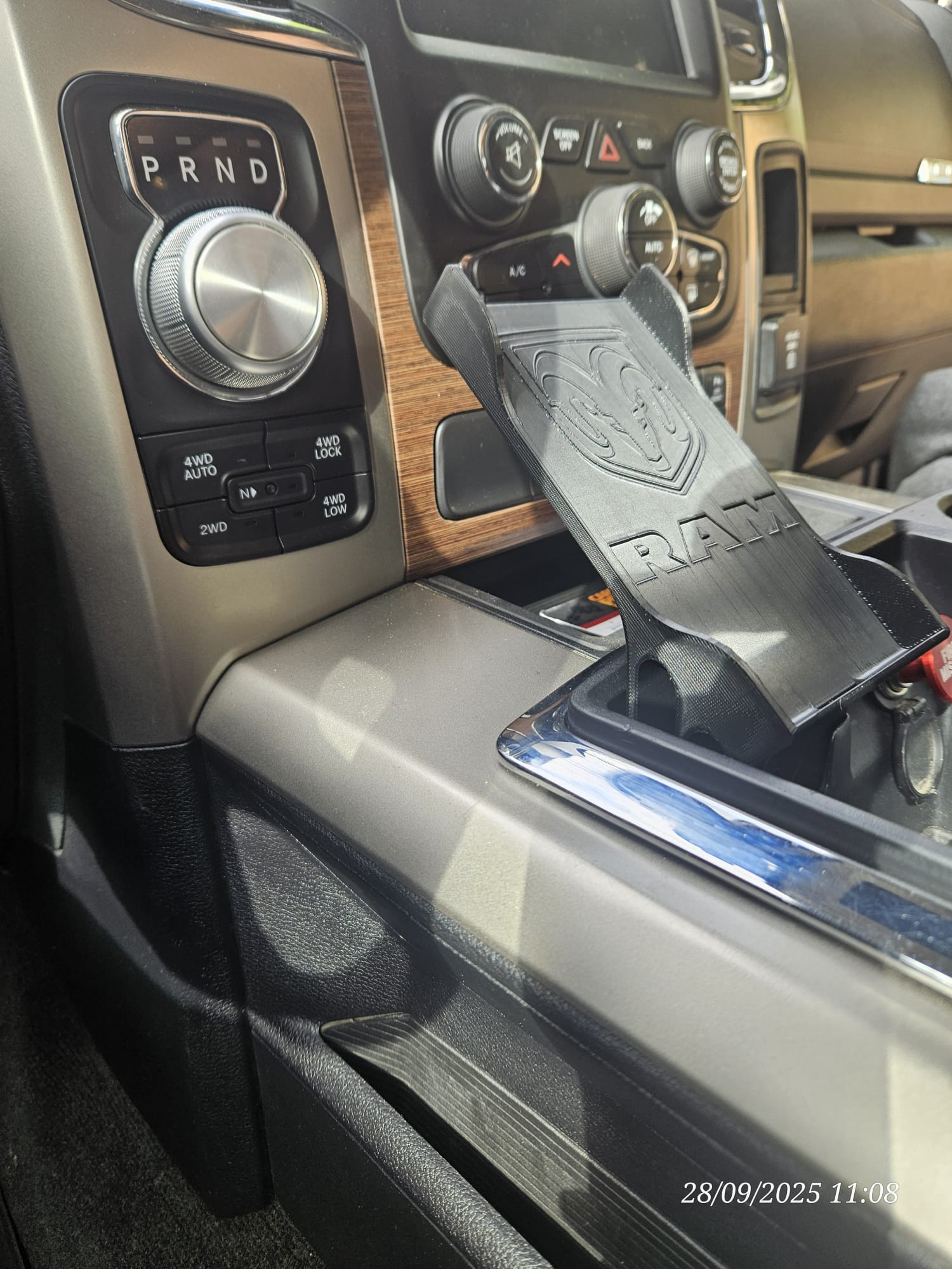 Phone stand 2 Dodge RAM
