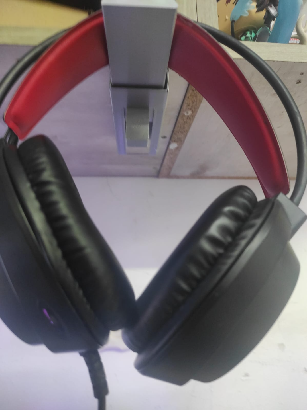 collapsing headphones hanger print in place