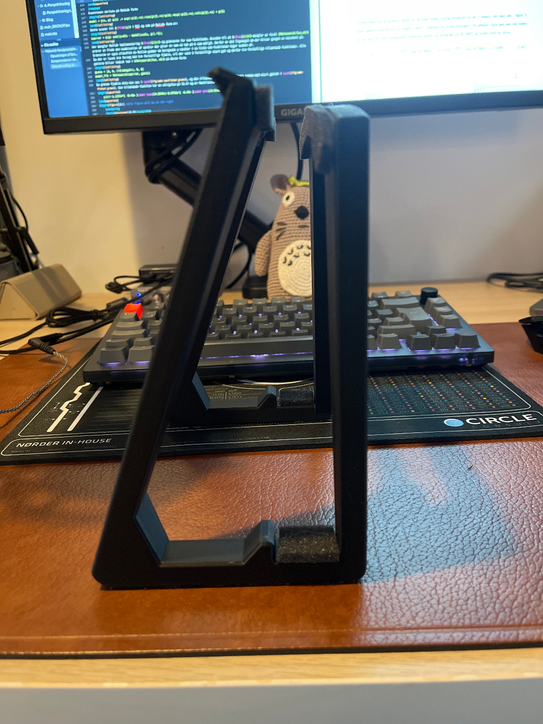 Macbook 14 inch stand