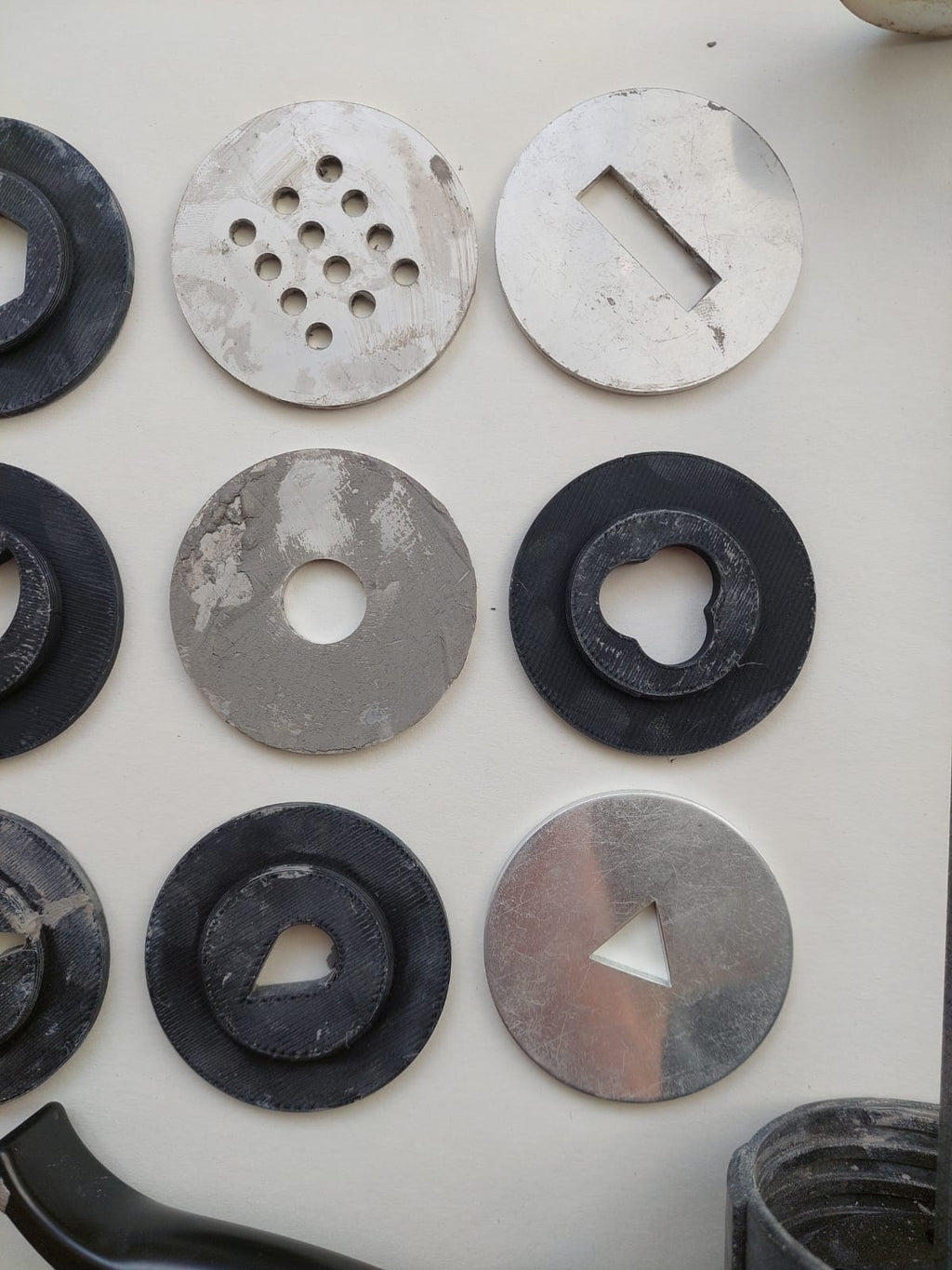 Extruder discs for ceramic