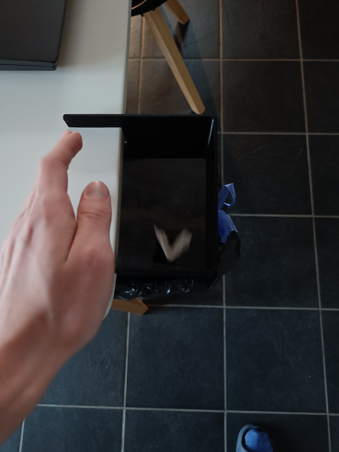 Desk bin - trash bag compatible