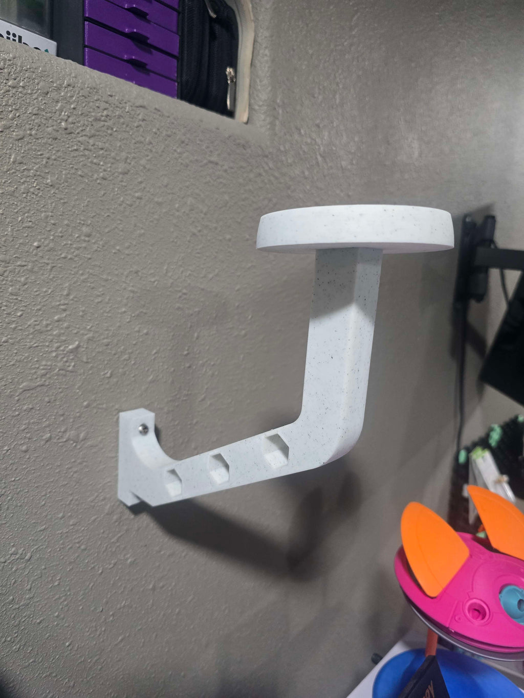 JuanMakes Helmet Hanger (V2)