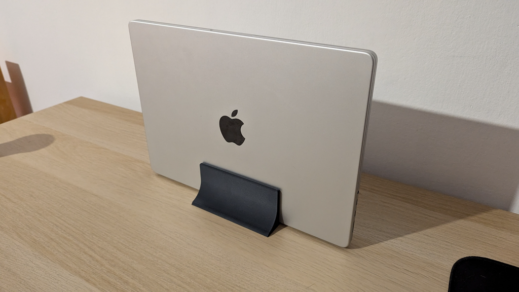 Laptop Macbook Pro 14 M3 Max Stand