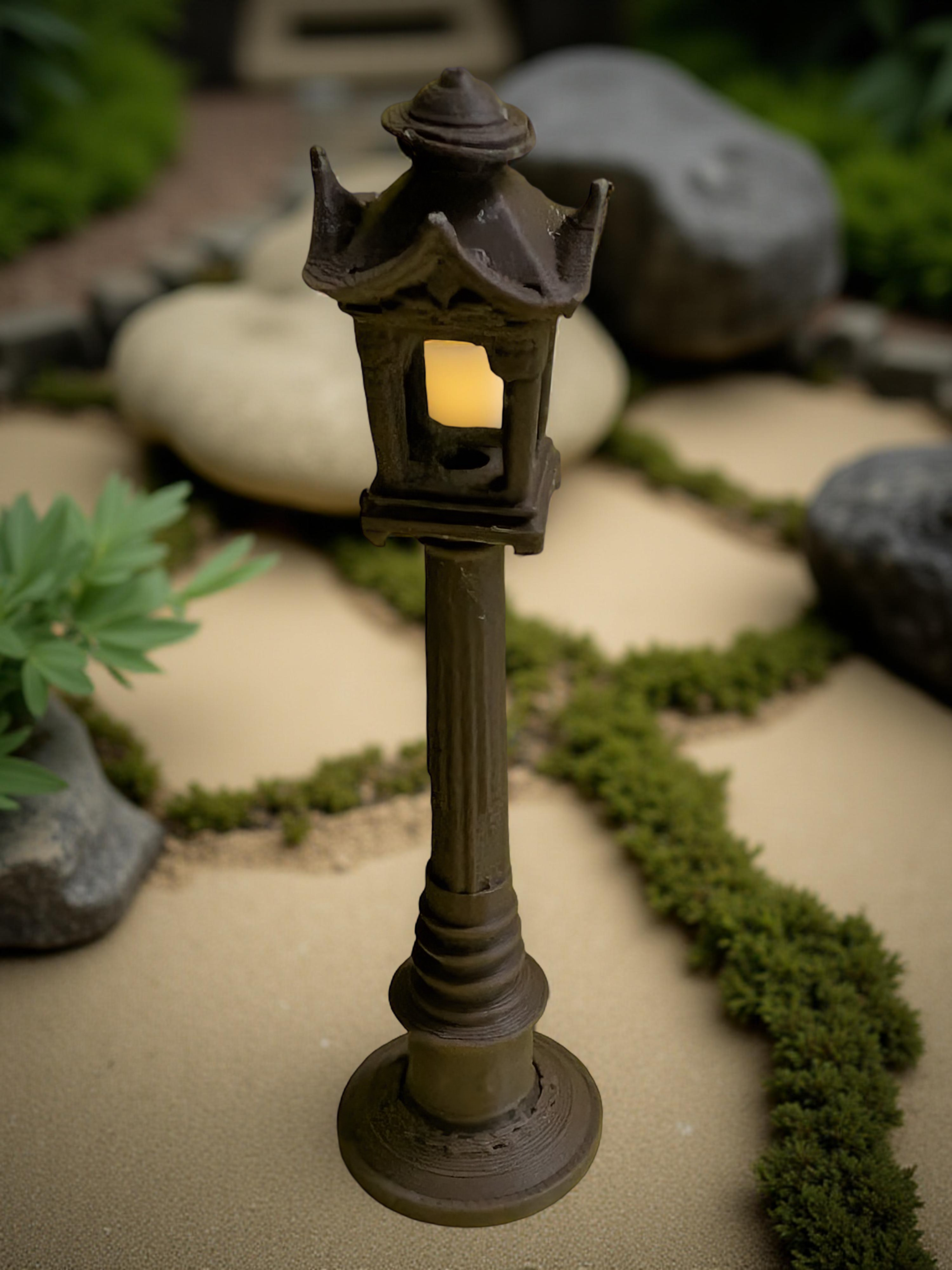 Miniature street lamp