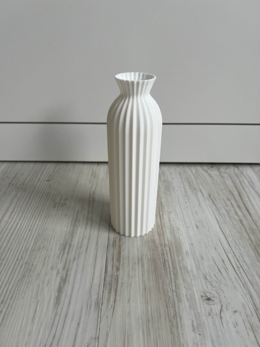 Vase mit welligen Muster