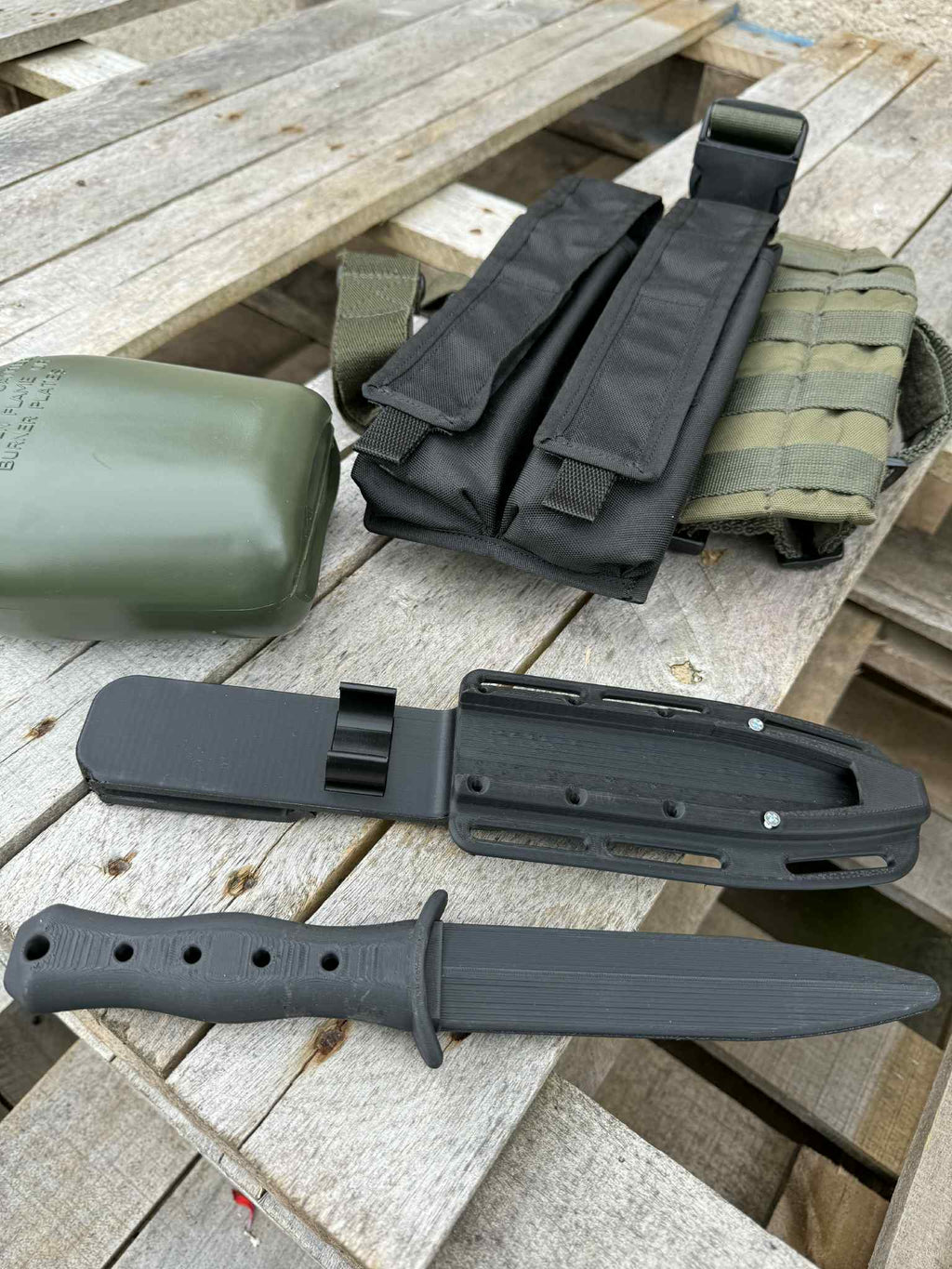 Training knife case including LARP/Airsoft knife