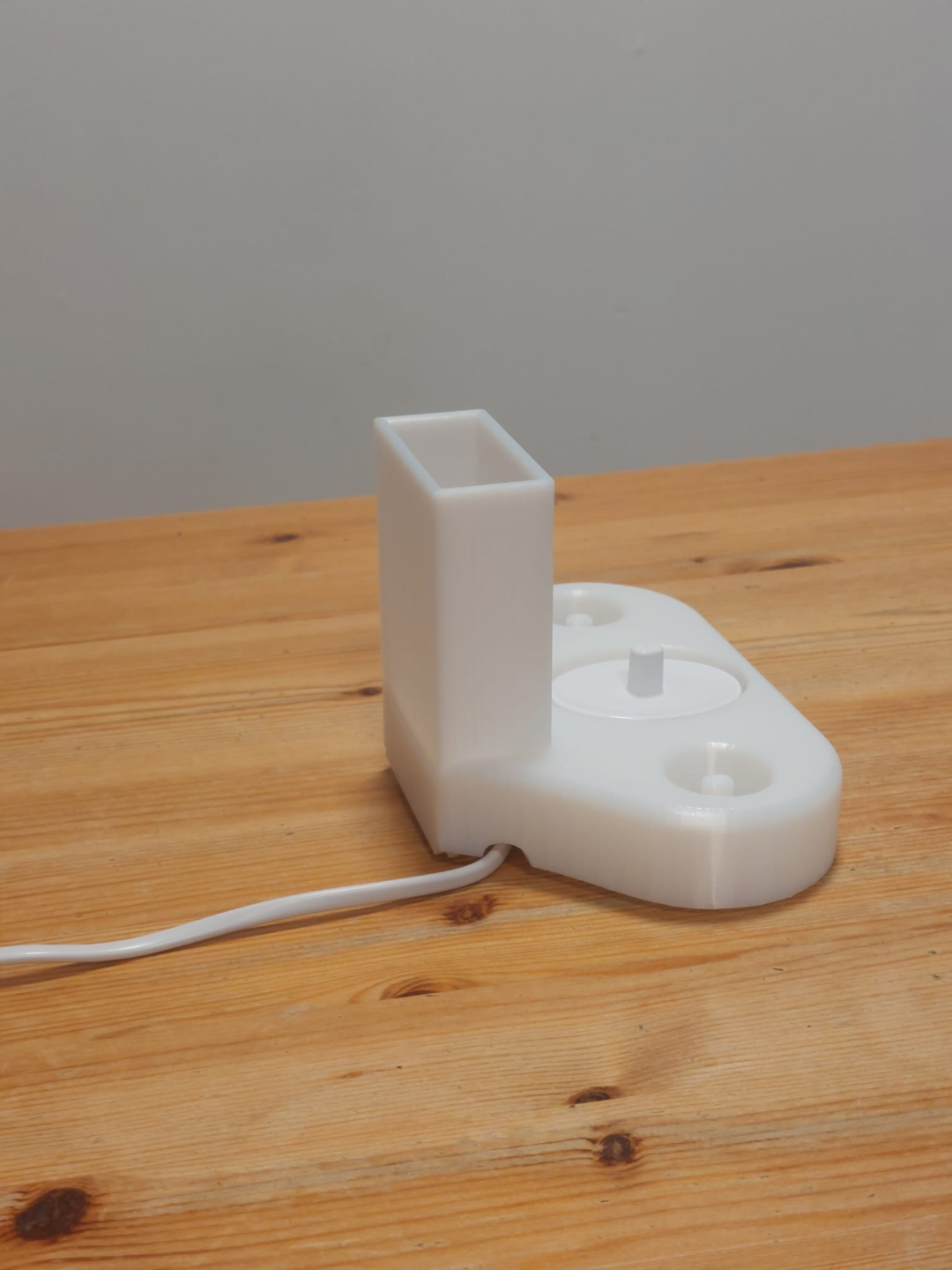 Oral-B toothbrush holder+ cable hiding place.