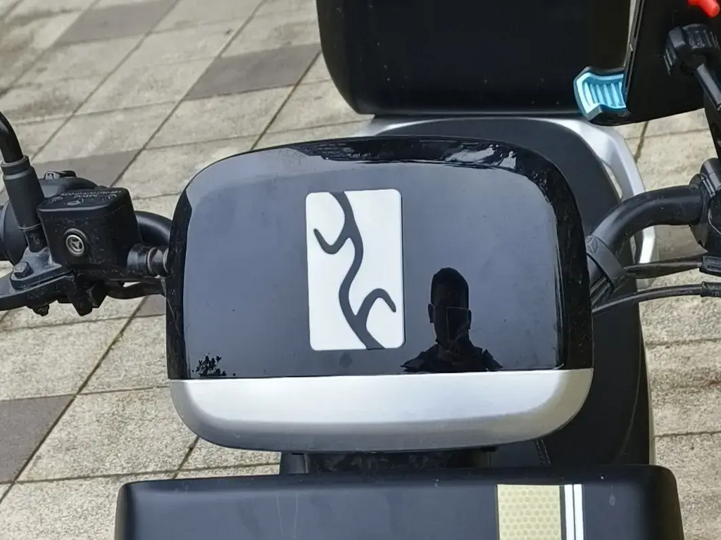 仰望LOGO