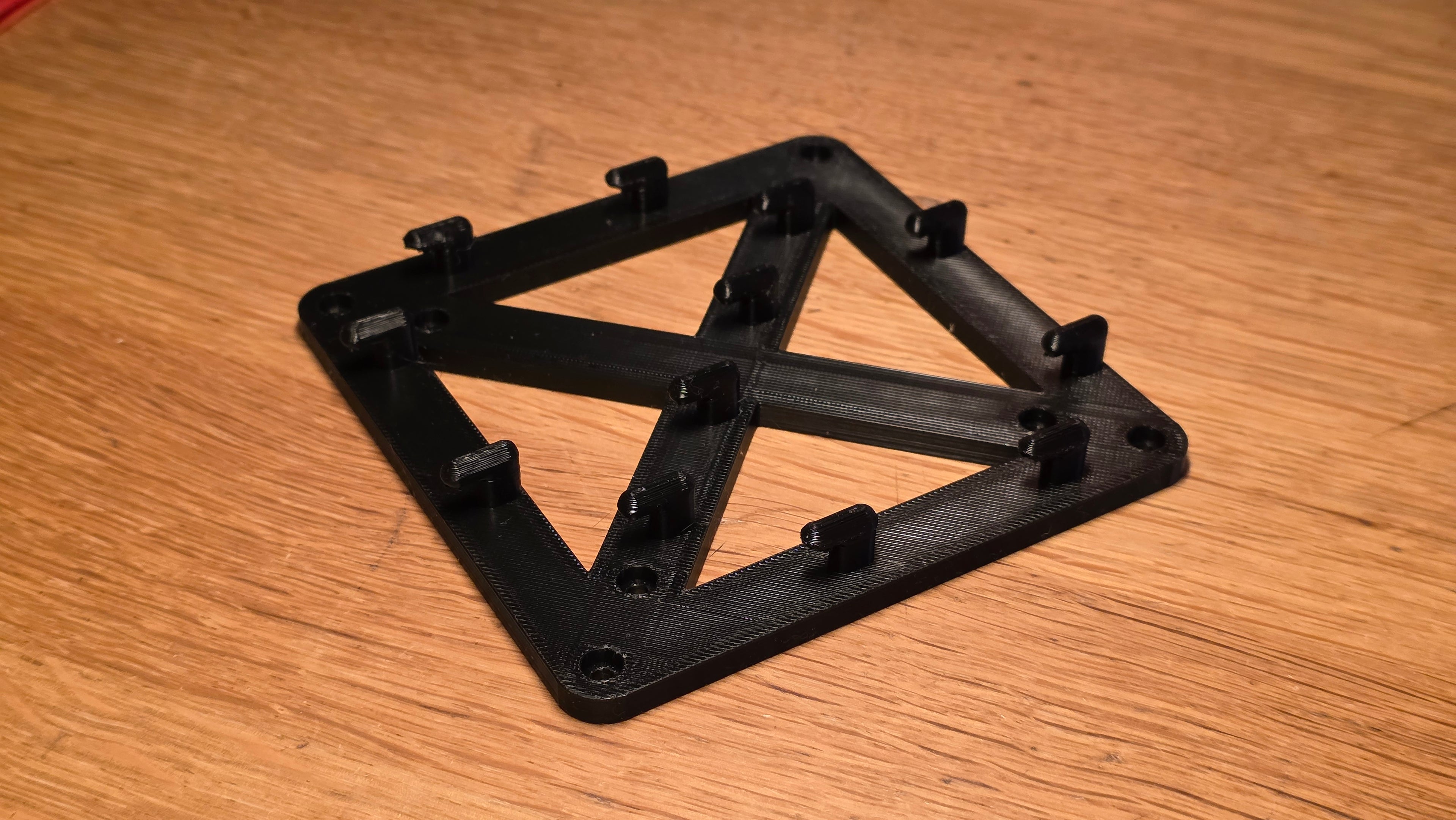 Skadis VESA75 and VESA100 Monitor Mount