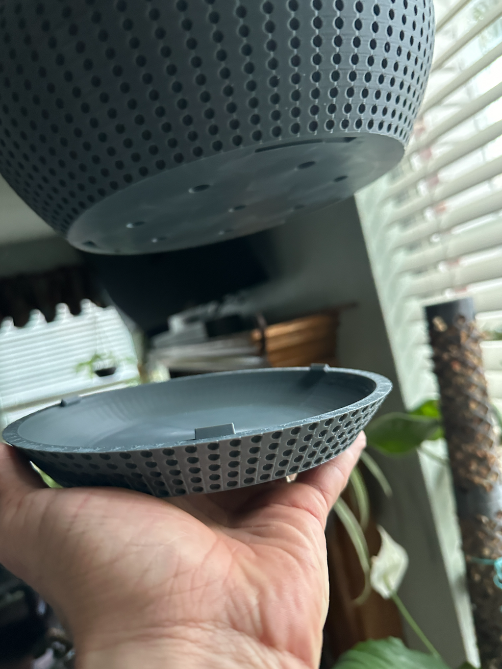 Hanging Planter with twist drip pan