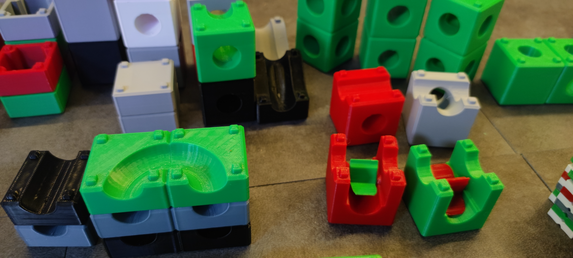 Marbel Bloxx - V2.0 - a brick based marbel run fun