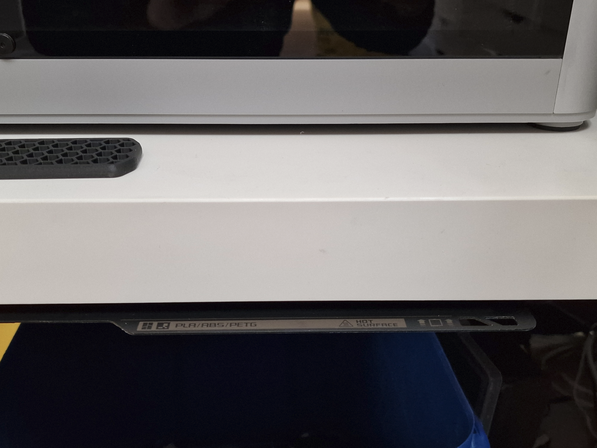 Buildplate holder 3x with holes for under desk