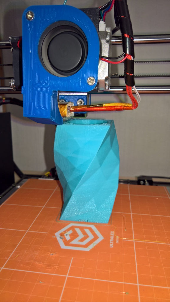 Low Poly Toothpaste holder