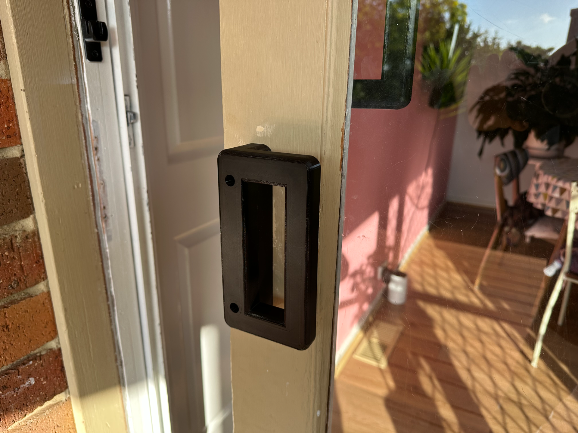 Sliding door handle - O shaped