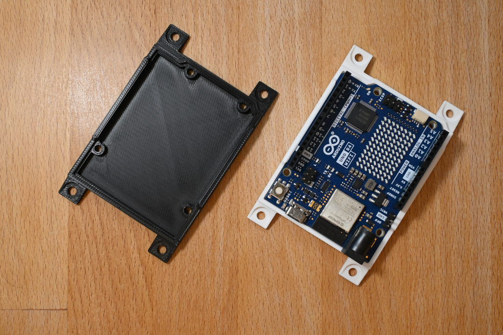 Snap-in Arduino UNO mount