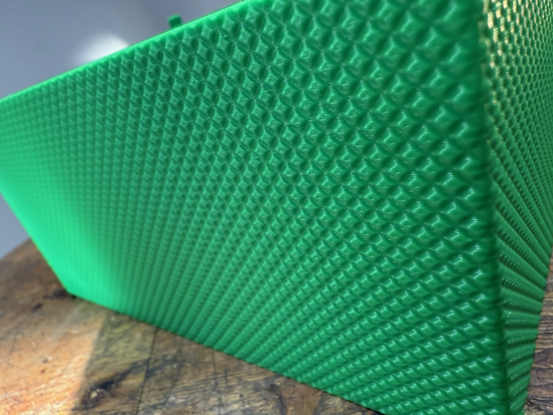 mittlere stapelbare Box V2 mit Struktur
