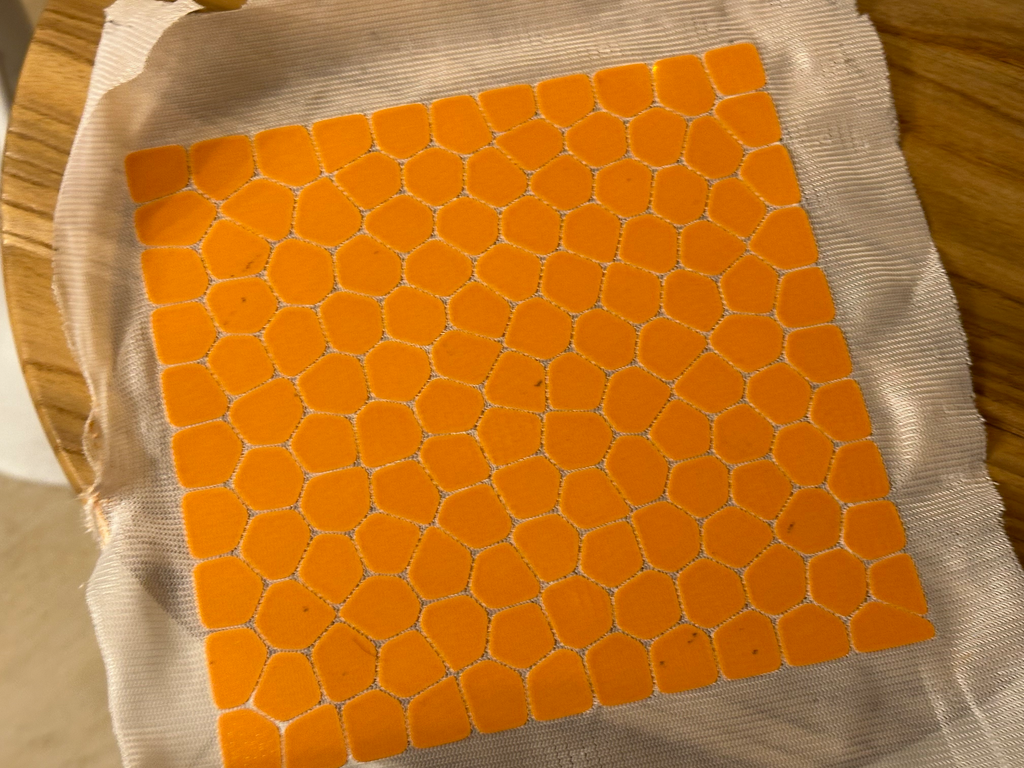 Revolutionizing Fabric Creation: 3D Printing Meets Laundry Nets for Stable and Flexible Masterpieces