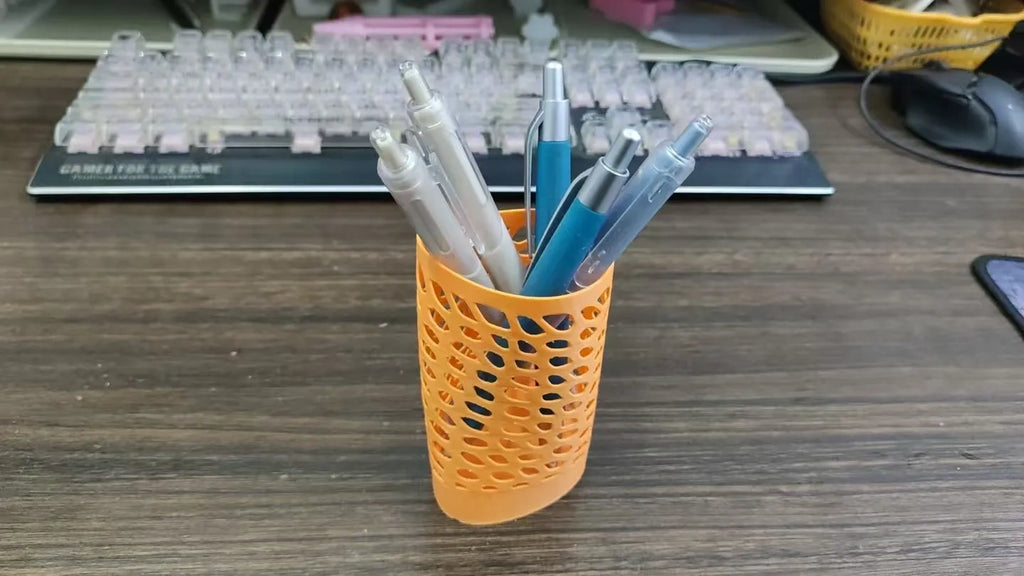 简约时尚笔筒