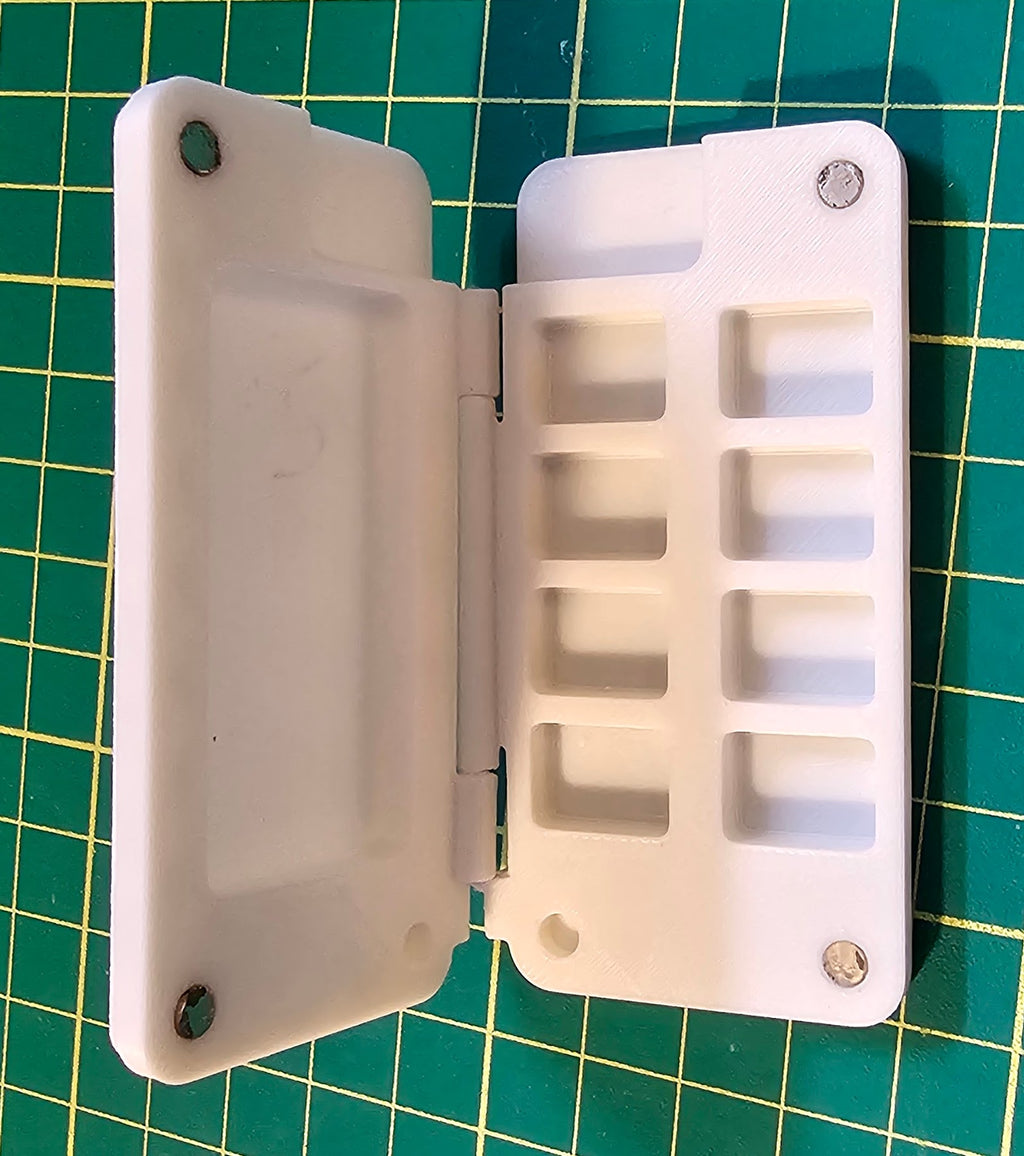 A pocket palette for painting with a hinge