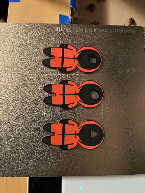 Squid game - Keychain (SELL ANYWHERE)