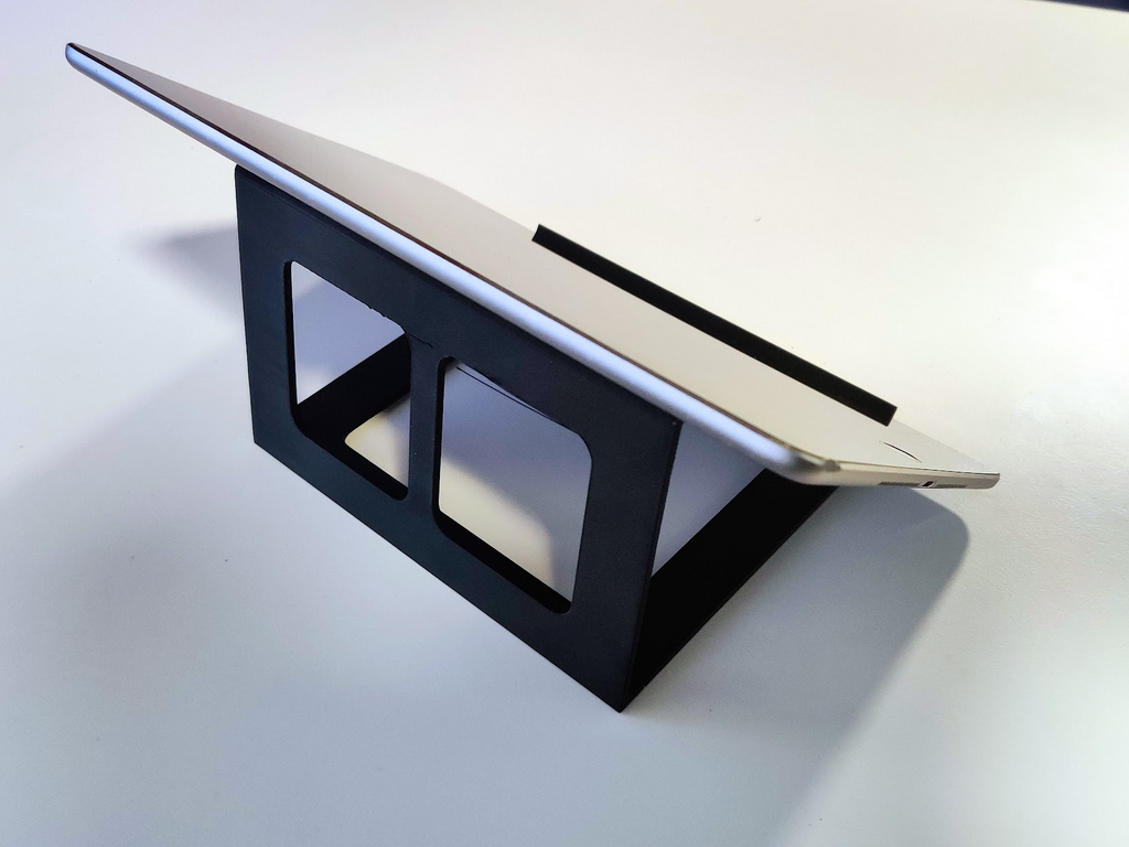 Strudy Tablet Stand (40 degrees)