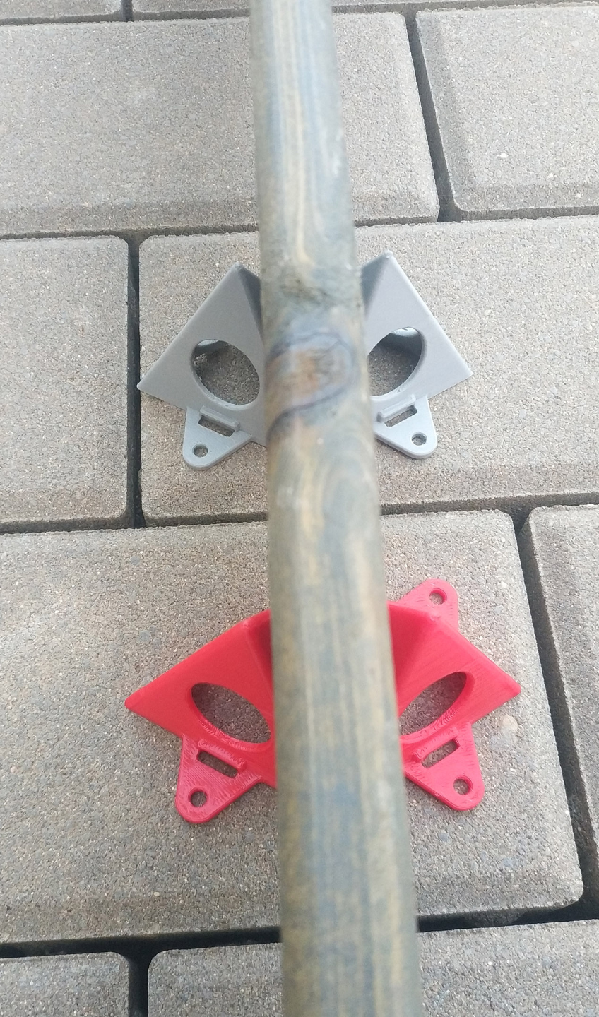 Triangular stand for painting wood