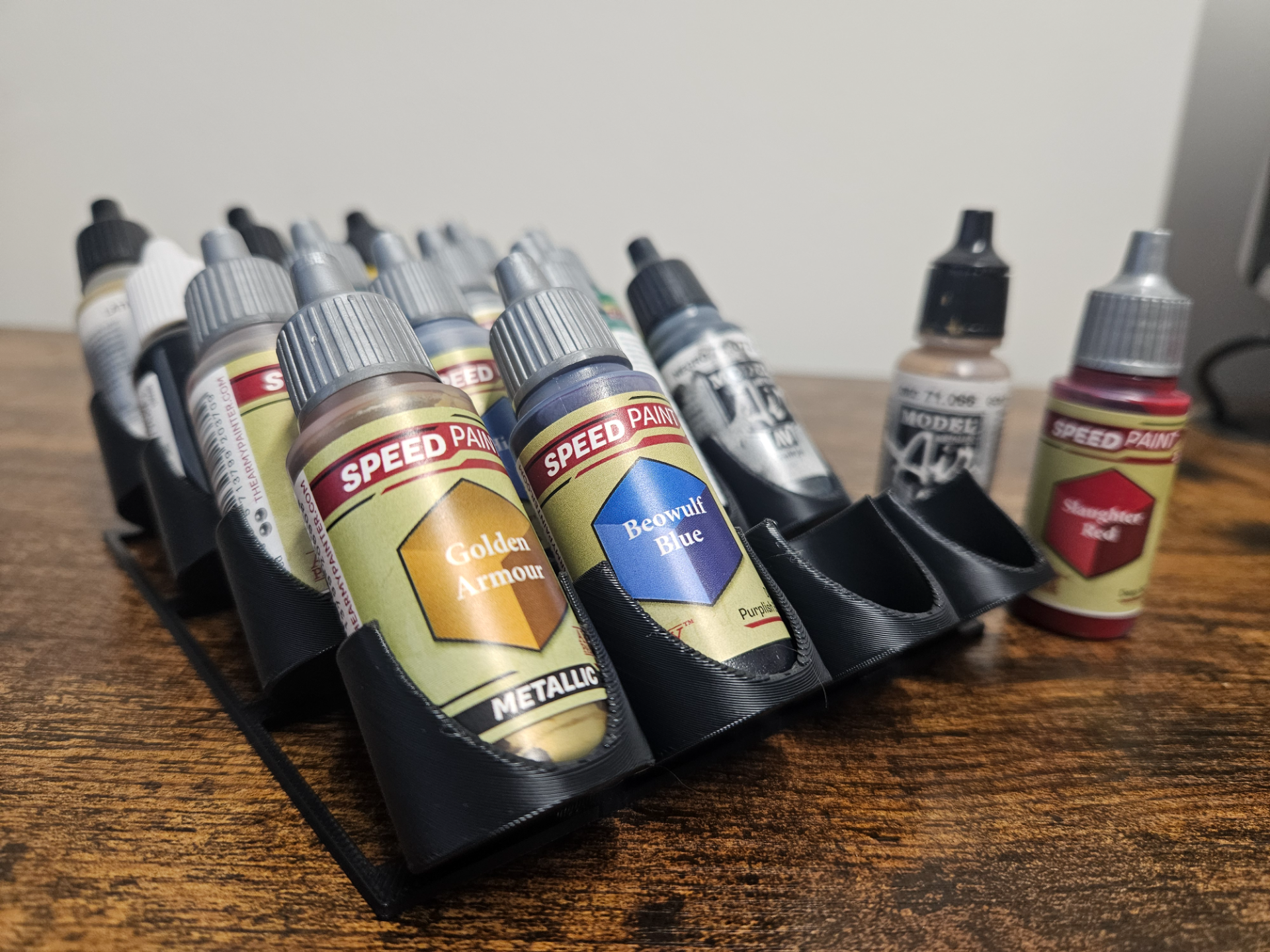 Low profile Model paint bottle holder