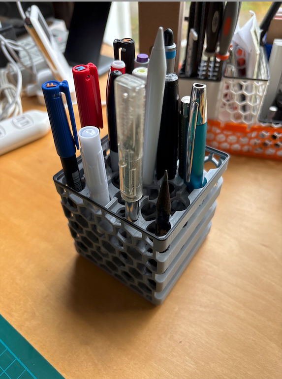 Honeycomb pen/pencil/tool holder gridfinity base