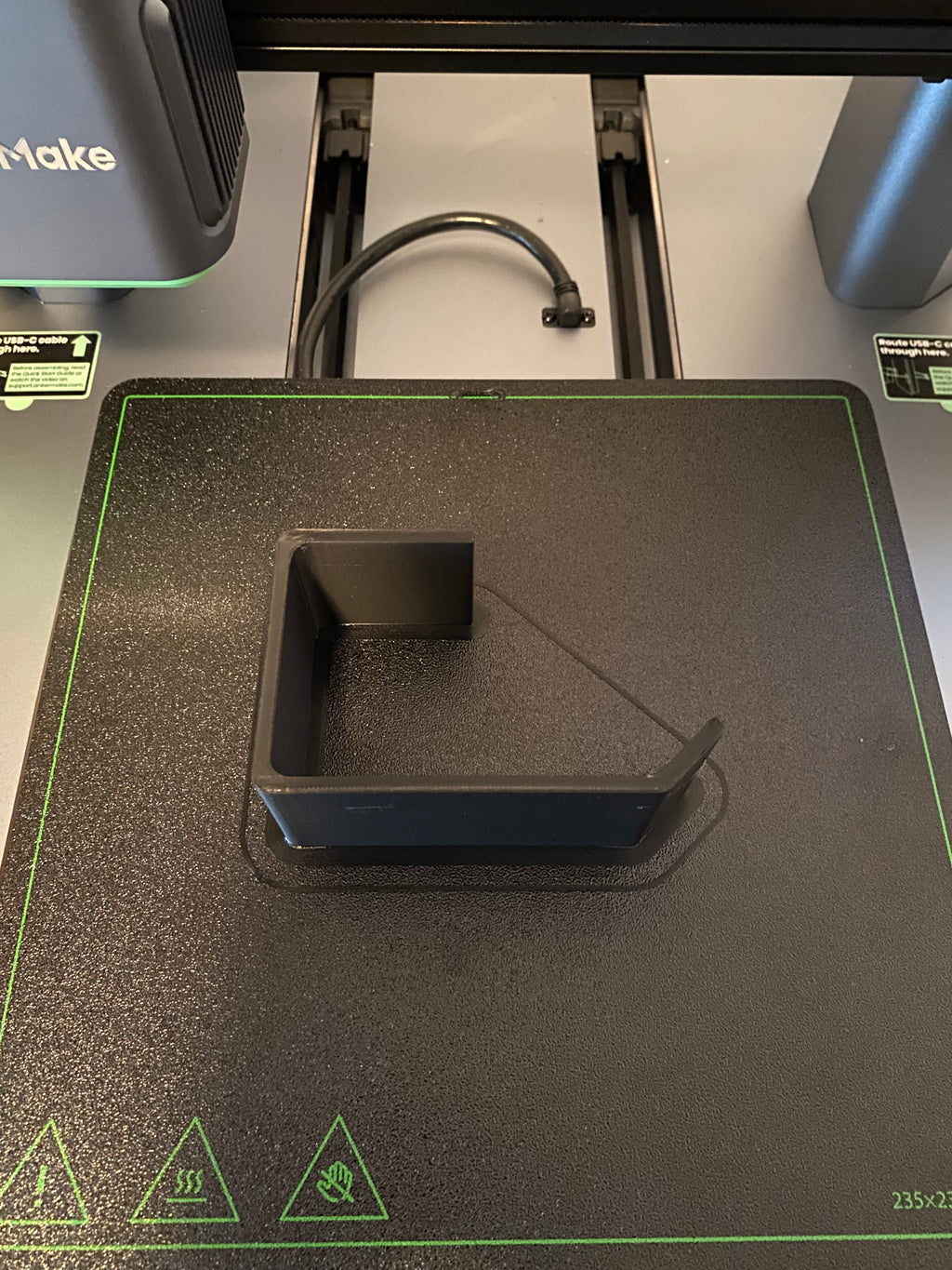 Headphone table mount