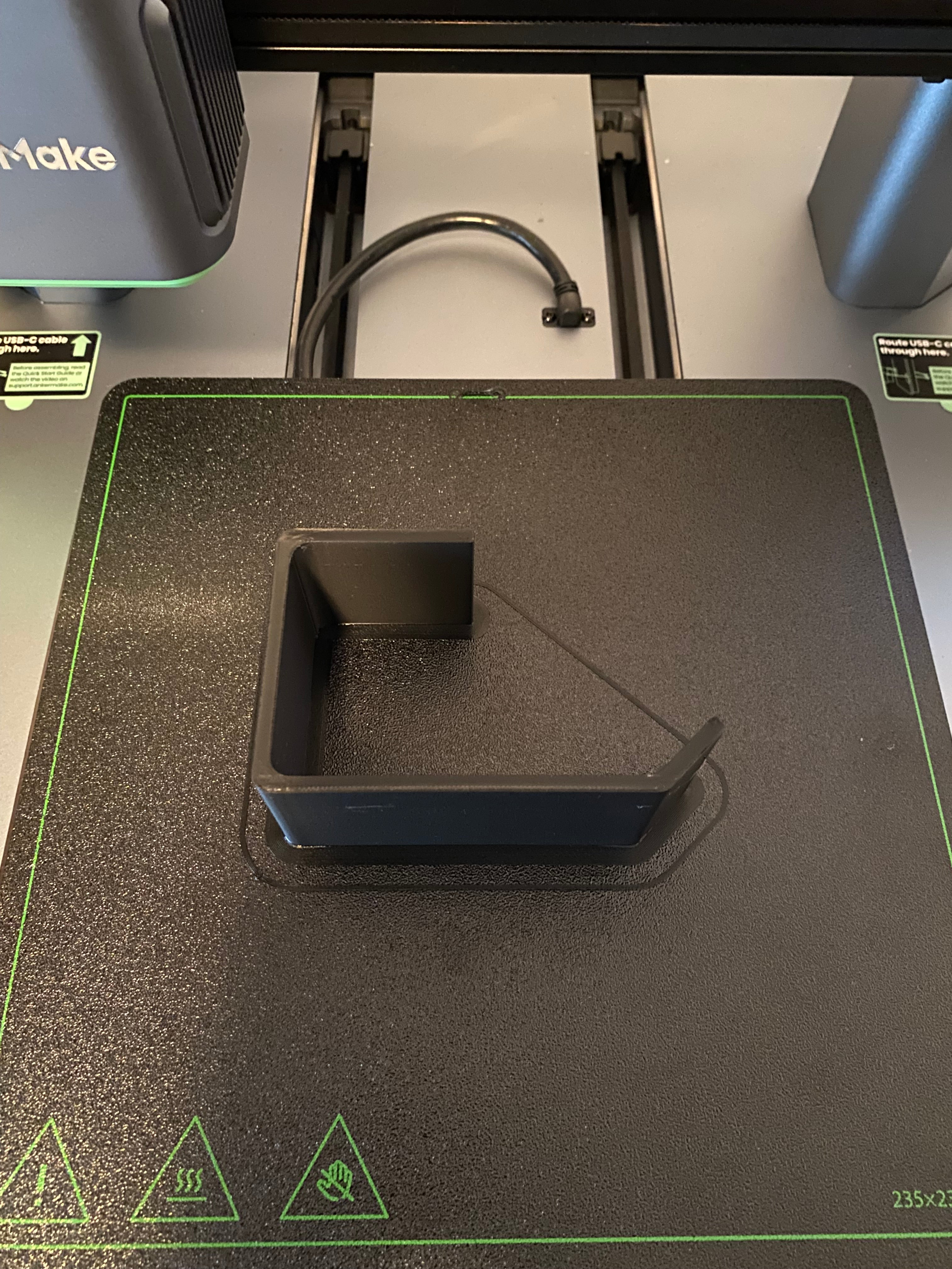 Headphone table mount