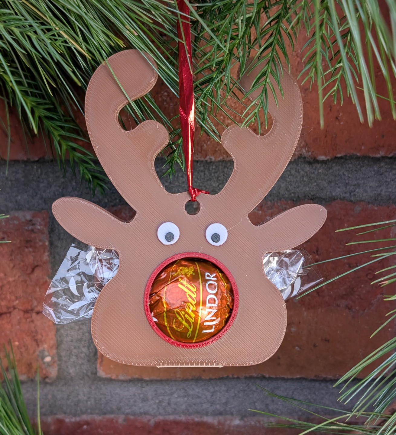 Sweet Reindeer: Foldable Ornament with Chocolate