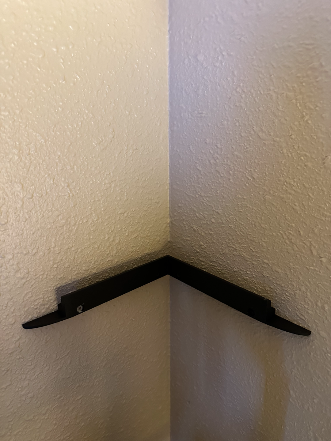 floating corner shelf and mounting bracket