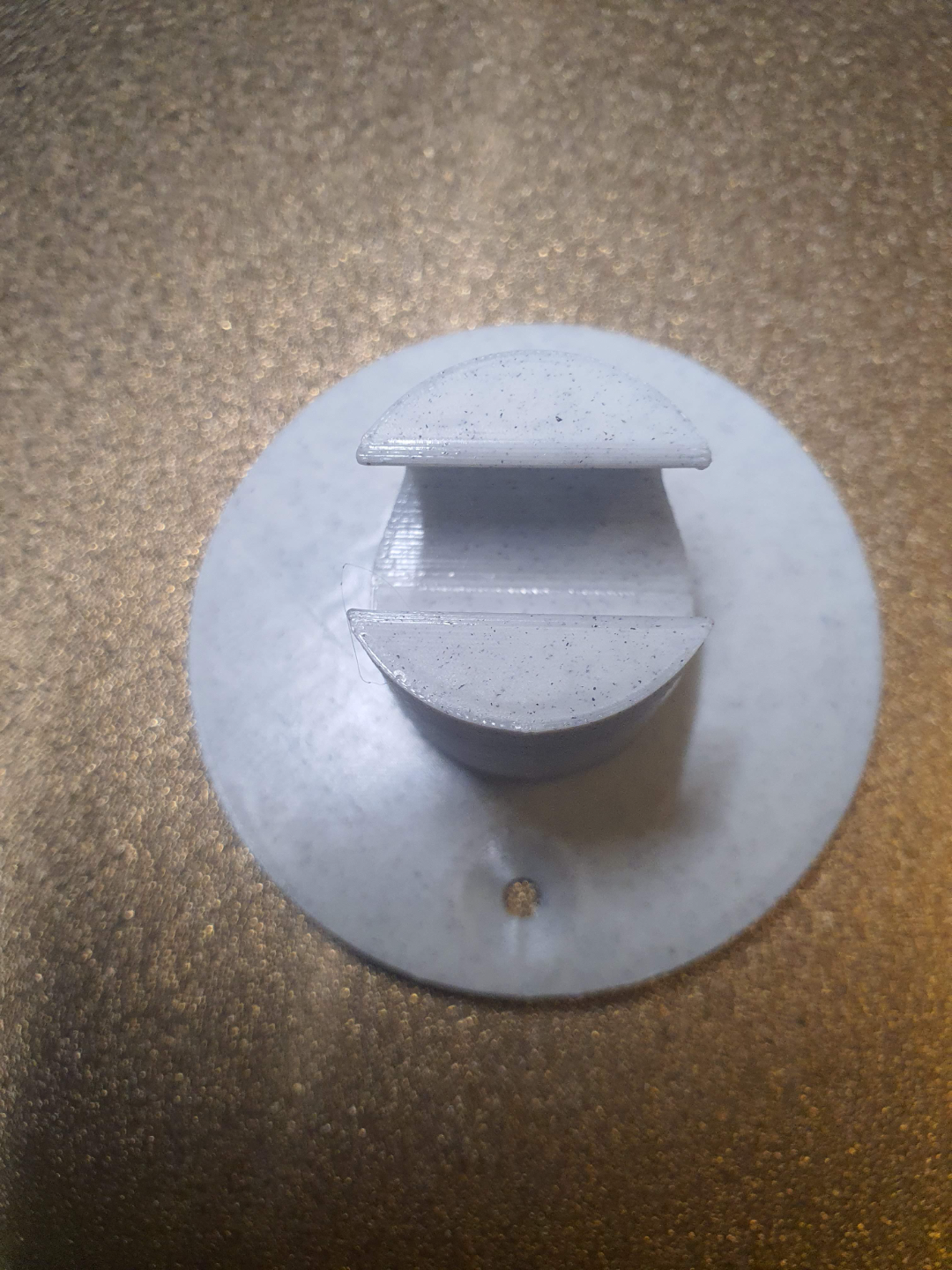 Shower handle with horizontal screws