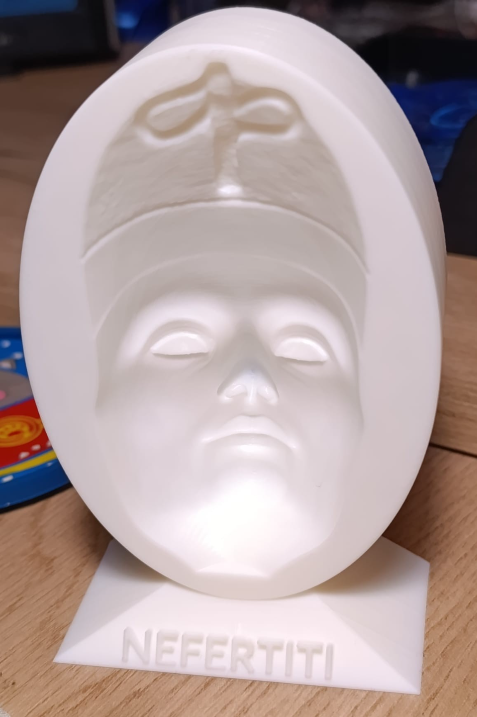 Nefertiti 3d mask illusion