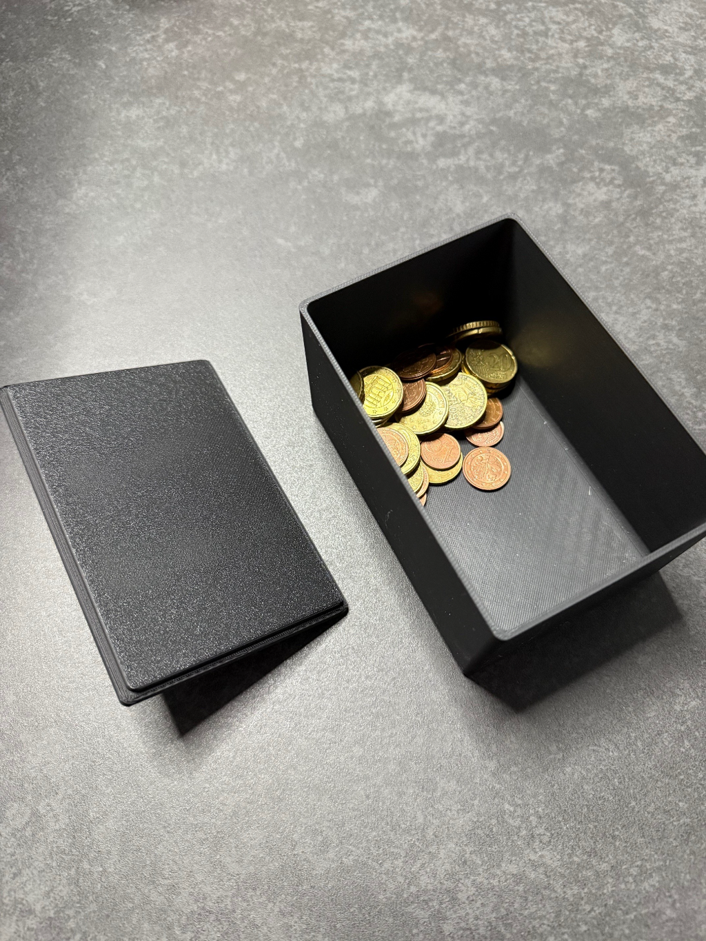 kleine eckige Dose mit Deckel