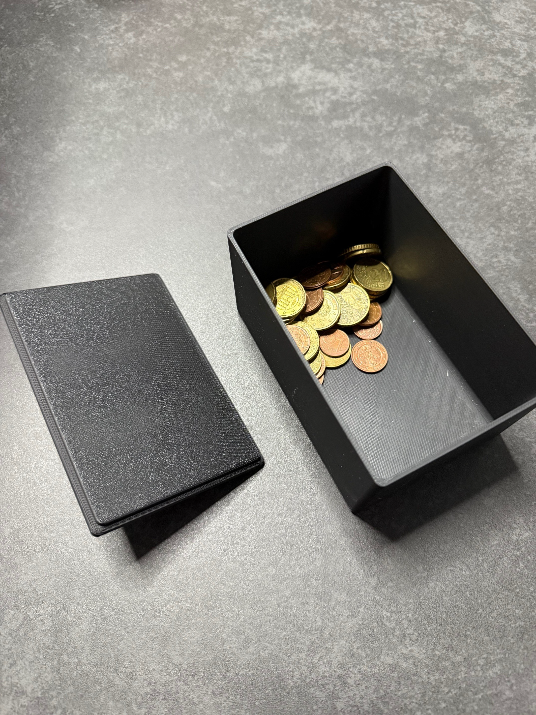 kleine eckige Dose mit Deckel