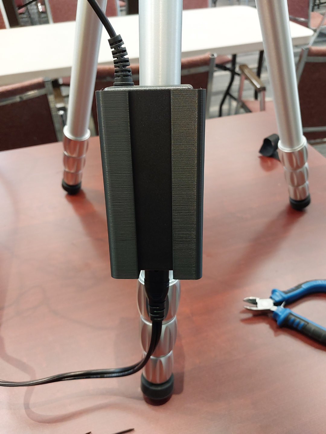 Tripod power pack holder for Meeting Owl 3