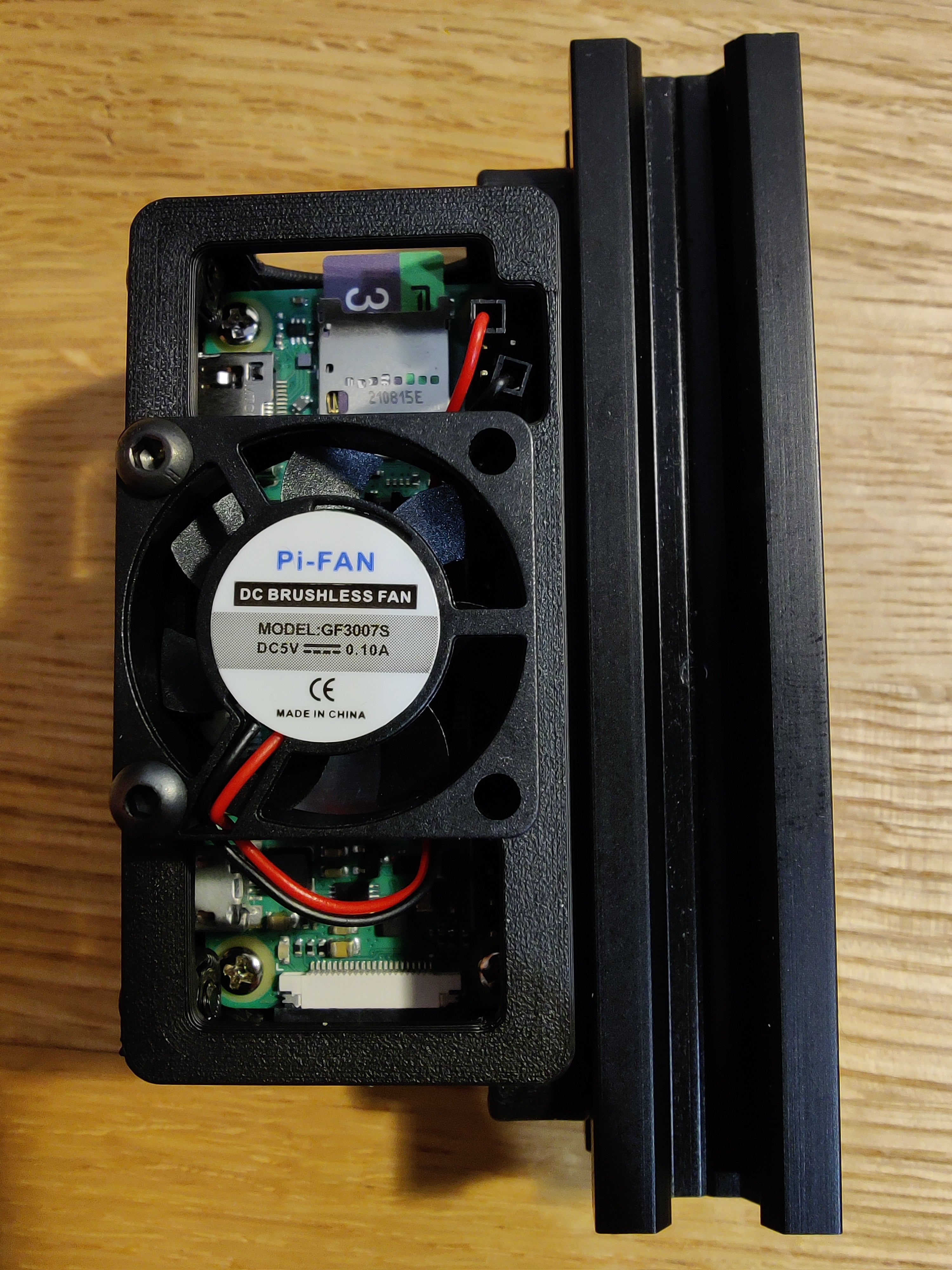 Raspberry Pi Zero 2 W with Waveshare USB HUB and cooler mount