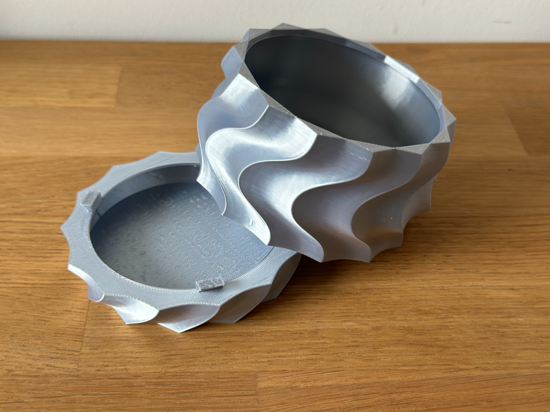 Twisted planter with removable bottom