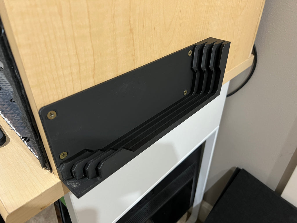 Wall or desk mountable build plate holder for Bambu plates