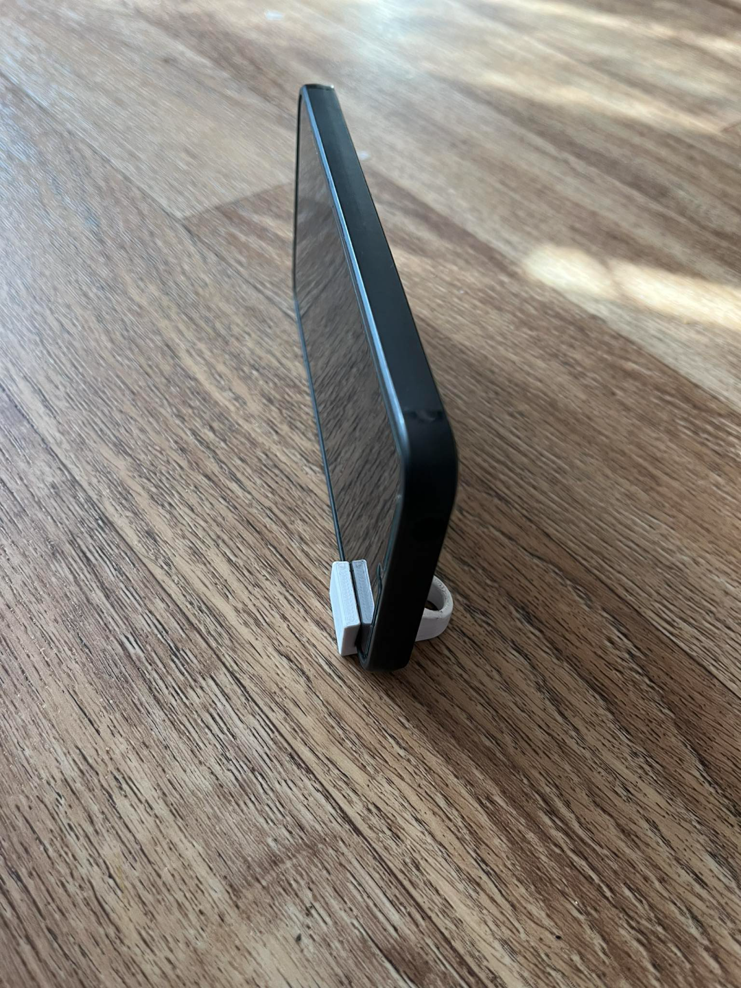 Minimalist stand, mobile phone holder, telephone