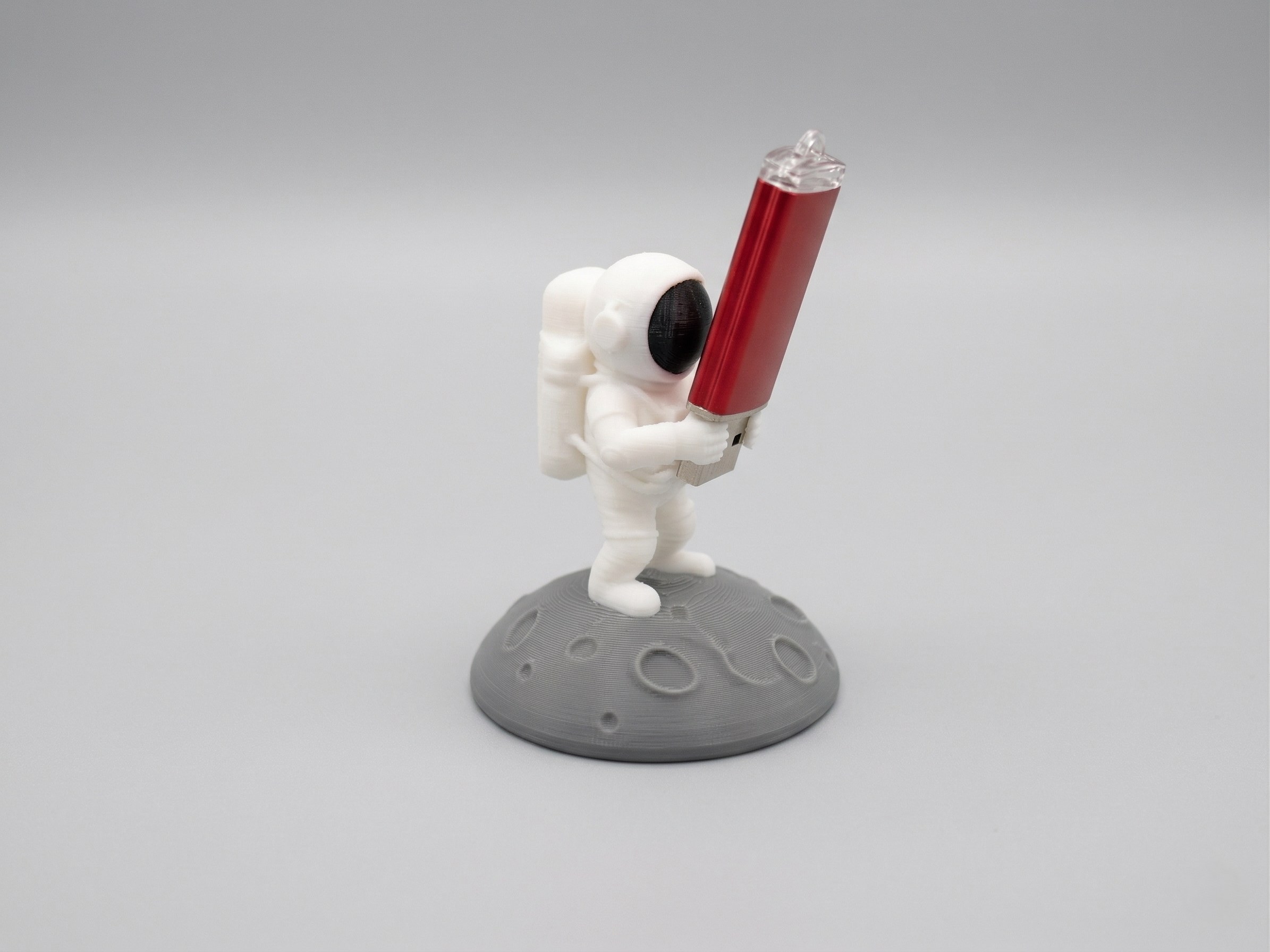 Astronaut USB stick holder