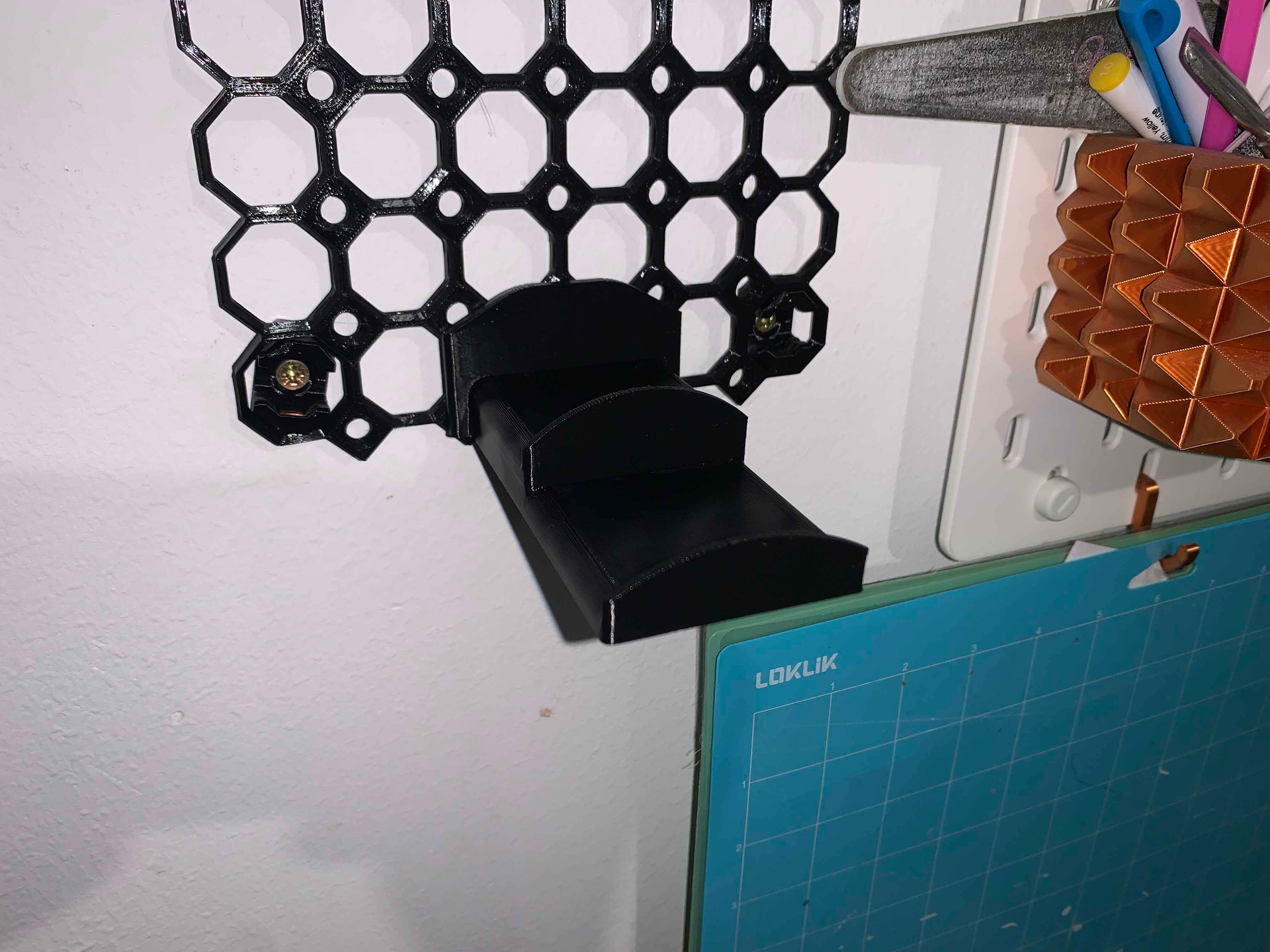 simple multiboard double headphone holder