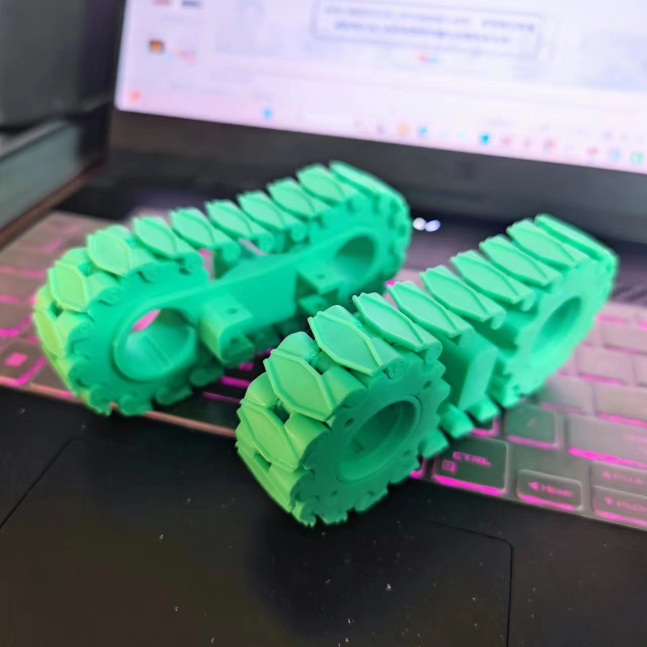 Universal Tracked Vehicle Chassis No Support No Assembly Required(通用履带车底盘 一体成型)