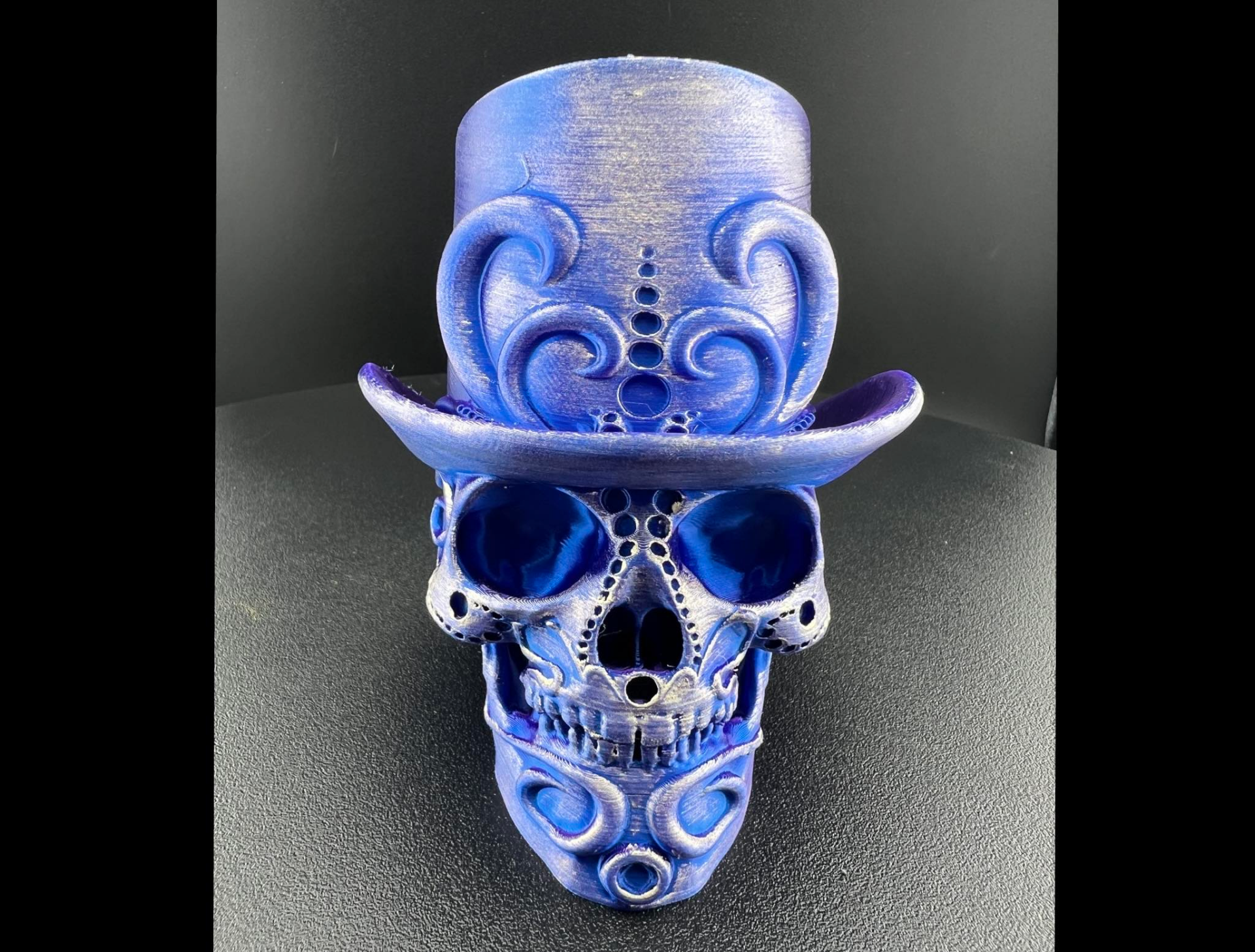 Distinguished Gentleman Skull with monocle/no mono