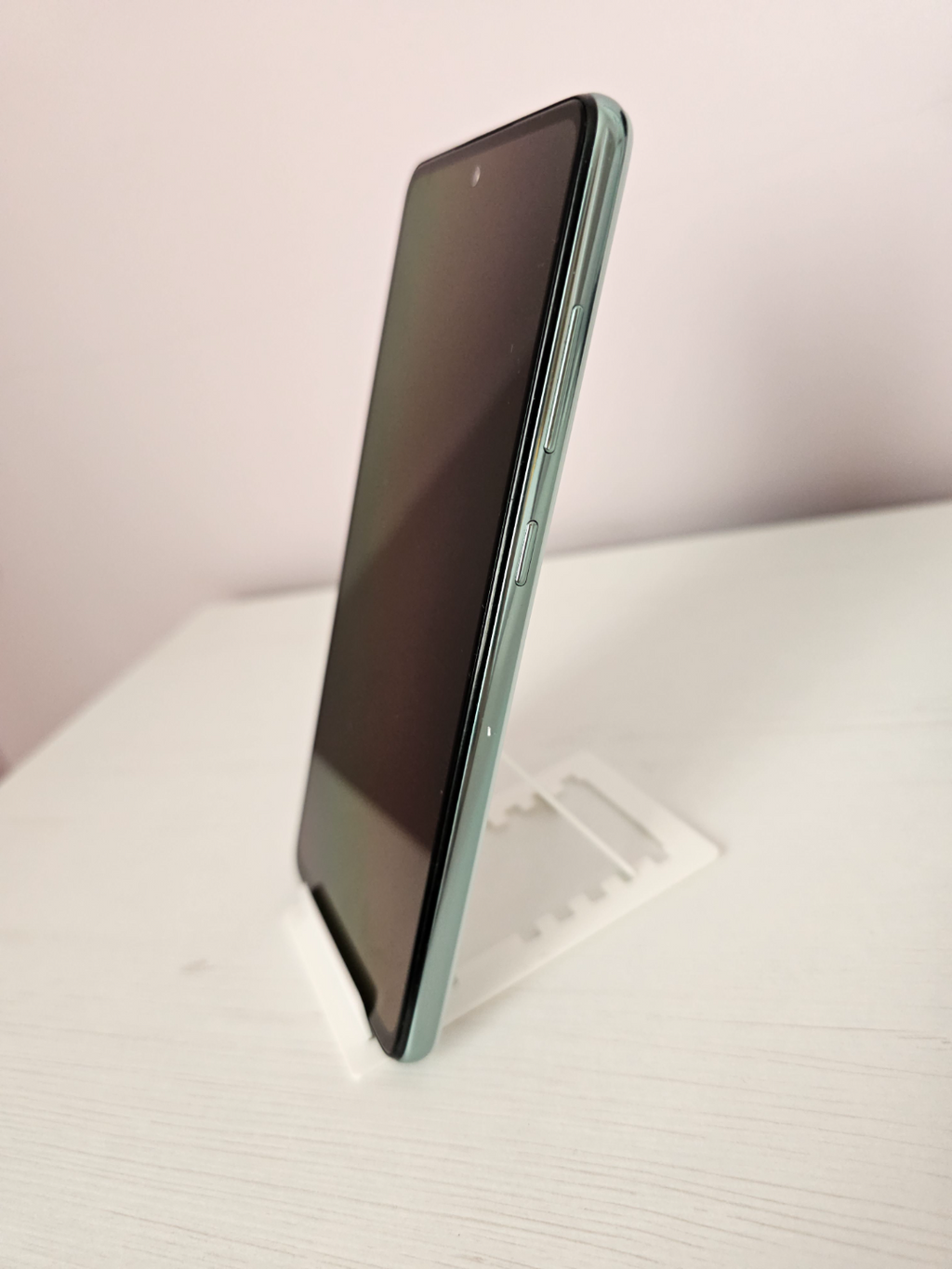 Card size phone stand