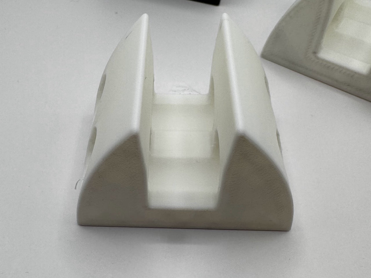 MacBook Pro Clamshell Stand – Airflow Optimized