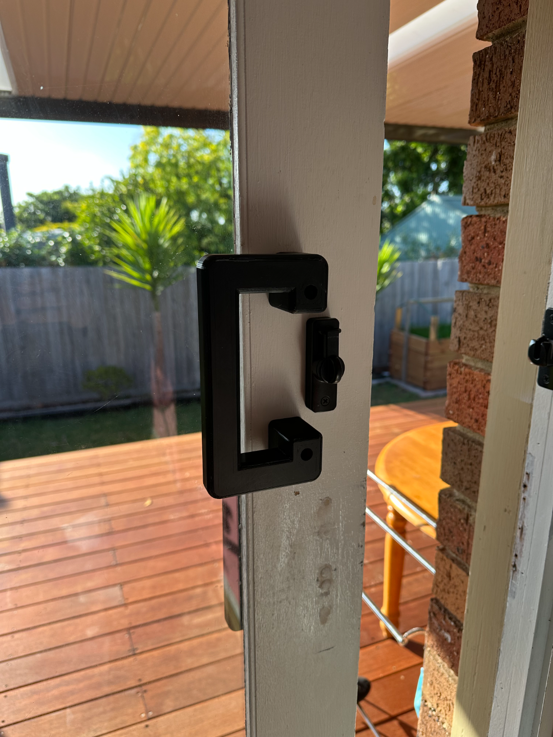 Sliding door handle - C shaped