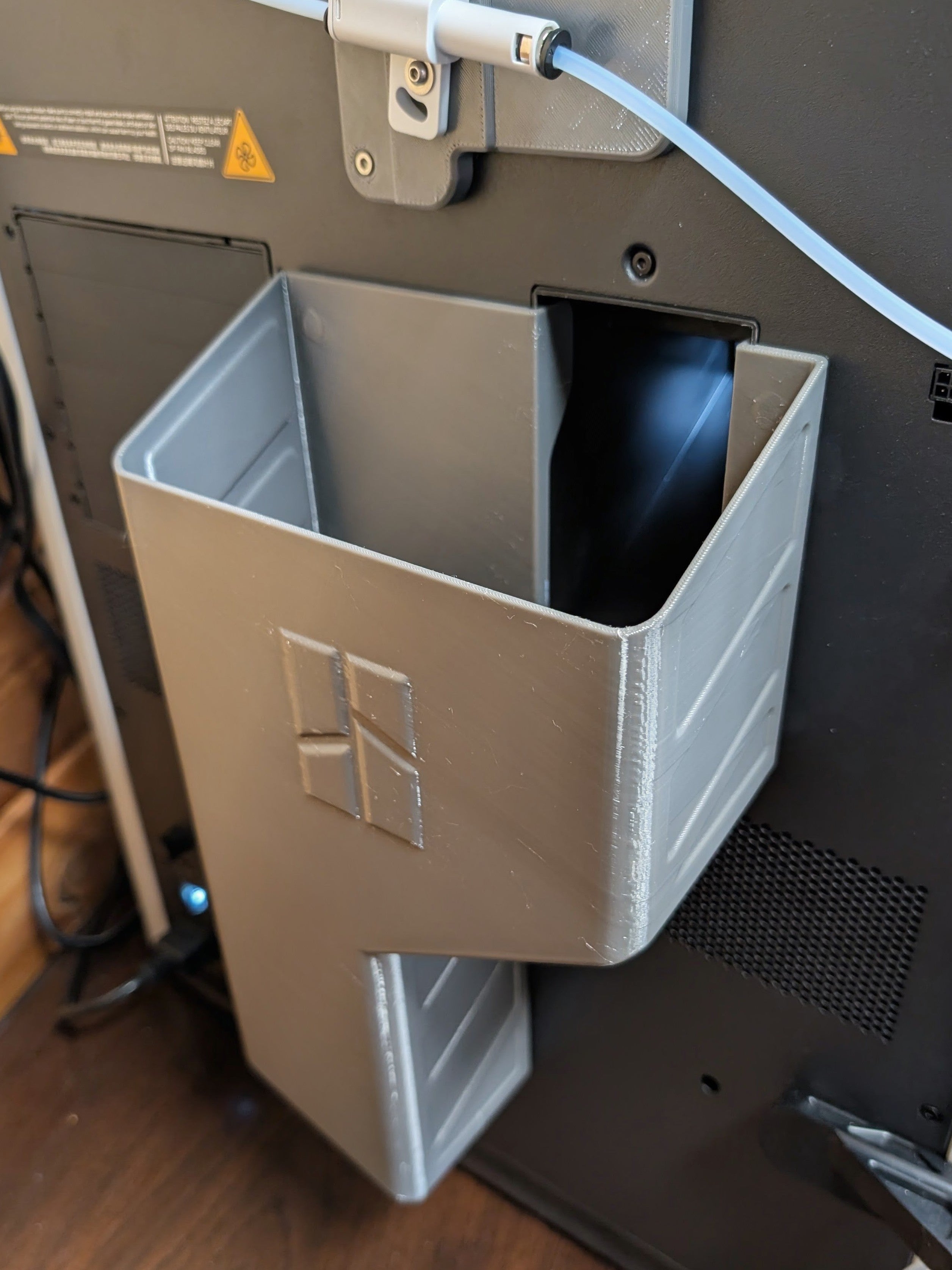 H2D / H2S Slanted Poop Chute Bin